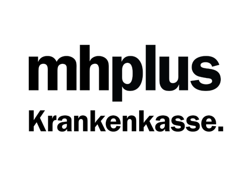 Minimalistischer Schriftzug „plus“ in dunkler Typografie auf schwarzem Hintergrund.